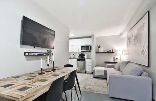 Mile End Apartment | 2 Bedroom Basement Hotel Suite Ideal for 6 ppl 104
