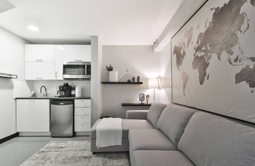 Mile End Apartment | 2 Bedroom Basement Hotel Suite Ideal for 6 ppl 104