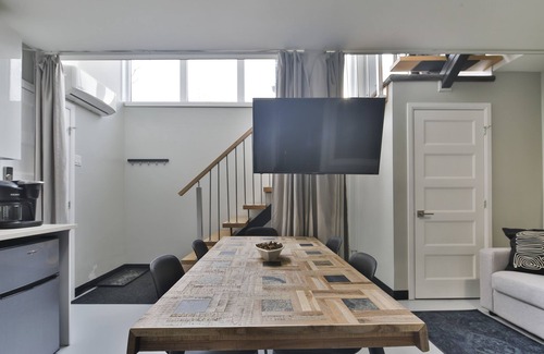 Mile End Apartment | 2 Bedroom Basement Hotel Suite Ideal for 6 ppl 105