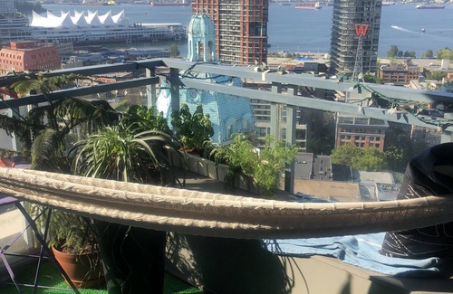 Gastown Condo | 2 bedroom/bathroom sleeps 4, panoramic ocean view downtown close to amenities
