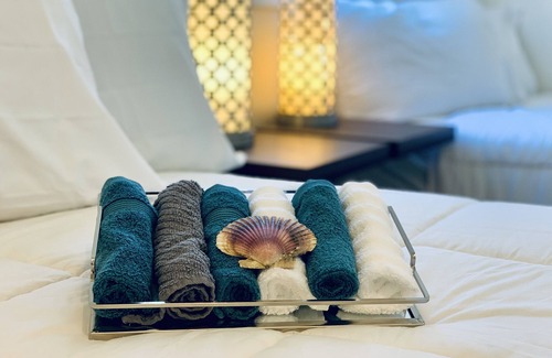 Sunset Beach Cottage | 2 bedroom beach cottage with a yard including bikes, firepit