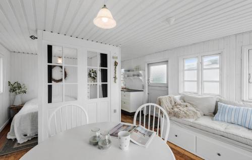 Sjaelborg House | 2 Bedroom Beach Front Home In Esbjerg V