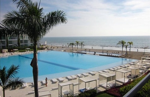 Flamingos Condo | 2 Bedroom Beachfront Condo, Beautiful Ocean and Pool Views