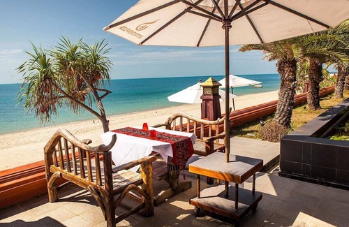 Maret Villa | 2 Bedroom Beachfront Pool Villa