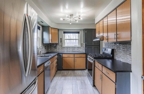 Horton House | 2 bedroom bedroom 1 bath by the lake.
