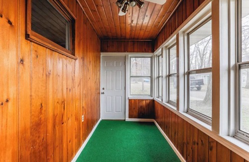 Horton House | 2 bedroom bedroom 1 bath by the lake.