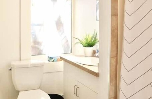 Moose Jaw Apartment | 2 Bedroom! Best Rental in MJ, Parking, WiFi ✨