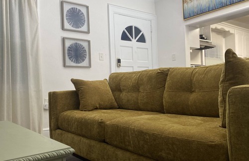 Sylvan Hills House | 2 Bedroom Bungalow in the heart of Atlanta