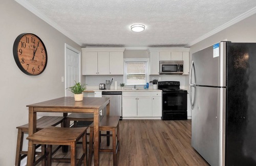 Redstone Arsenal House | 2 Bedroom Bungalow with Office