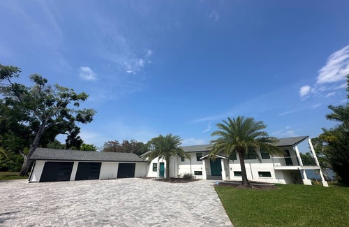 Orlando House | 2-bedroom bungalow with WiFi, AC in welcoming Central/Universal Orlando area.