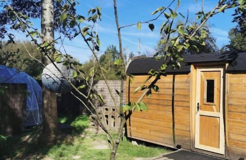 Pruniers-en-Sologne Ski Chalet | 2 Bedroom Chalet in Pruniers-en-Sologne