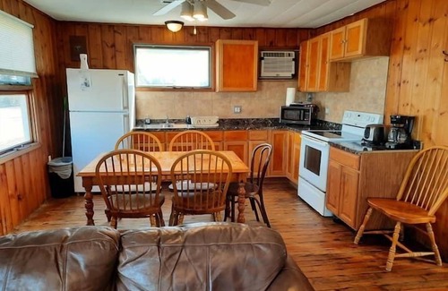 Marblehead House | 2 Bedroom Cottage 100 yards to water. Dock & Ramp.