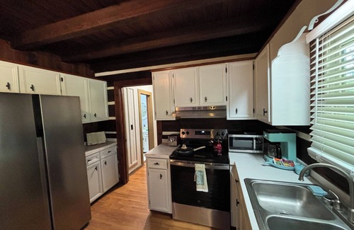 Arlington Cabin | 2-bedroom cabin located in the foothills of N.Wilkesboro & 8-mins to Speedway!