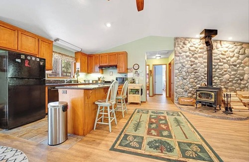 Lake Almanor West Cabin | 2-bedroom cabin in Lake Almanor West.