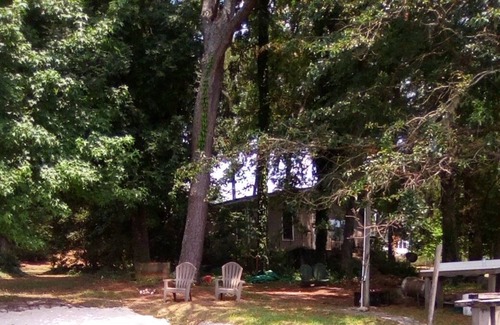 East Dublin Cabin | 2 Bedroom Cabin On Ben Hall Lake. This Cabin Is Right On The Lake.