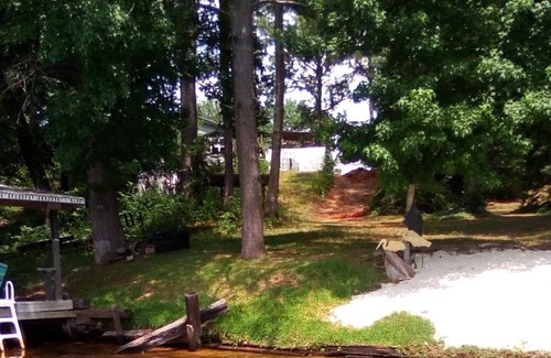 East Dublin Cabin | 2 Bedroom Cabin On Ben Hall Lake. This Cabin Is Right On The Lake.