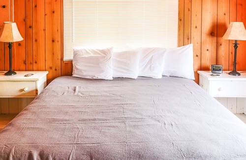 Nisswa House | 2 Bedroom Cabin on Lower Cullen