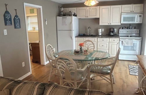 Benton Cabin | 2-bedroom cabin over looking Kentucky Lake