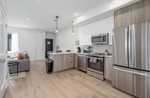 Southeast House | 2 Bedroom Cap Hill Suite w/Balcony - 3 min walk to Metro!
