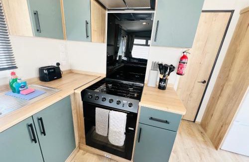 Sandown House | 2 Bedroom Caravan FF17, Fairway, Sandown, Isle of Wight