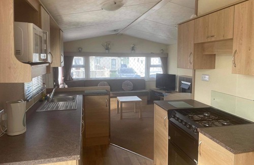 Hunstanton Ski Chalet | 2 Bedroom Caravan in Hunstanton Dogs go Free