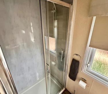 Glasgow Apartment | 2 Bedroom Caravan Located in Uddingston, Glasgow at Maryville Caravan Site