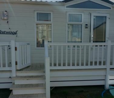 St George Resort | 2 bedroom caravan with large decking