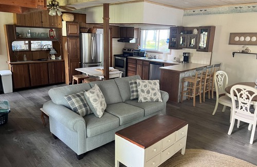 Waverly Beach Cottage | 2 Bedroom Carriage house Fort Erie/Crescent Beach Ontario