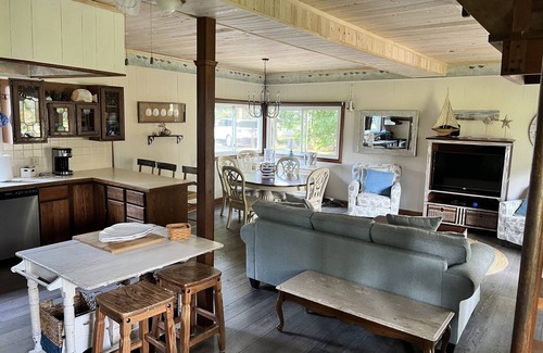 Waverly Beach Cottage | 2 Bedroom Carriage house Fort Erie/Crescent Beach Ontario