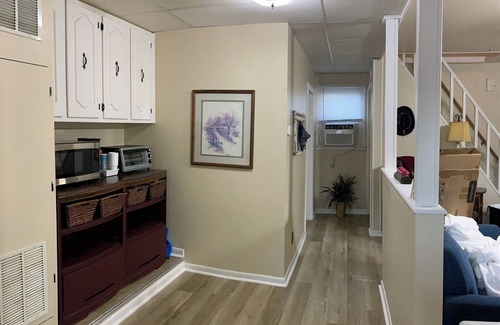 Topeka House | 2-bedroom Carriage House in downtown Topeka - AC high speed Wi-Fi & parking