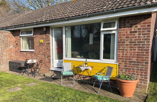 Mundesley Ski Chalet | 2 bedroom chalet 5 minutes walk to shops, pubs and a large dog-friendly beach,