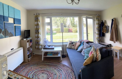 Mundesley Ski Chalet | 2 bedroom chalet 5 minutes walk to shops, pubs and a large dog-friendly beach,
