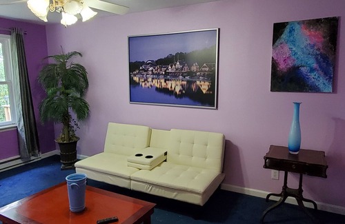 Langhorne Apartment | 2 Bedroom close to major routes and attractions.
