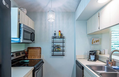 Palm Beach Gardens Cottage | 2-bedroom cottage just a 14-minute walk to PGA National