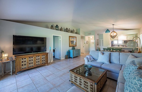 Palm Beach Gardens Cottage | 2-bedroom cottage just a 14-minute walk to PGA National