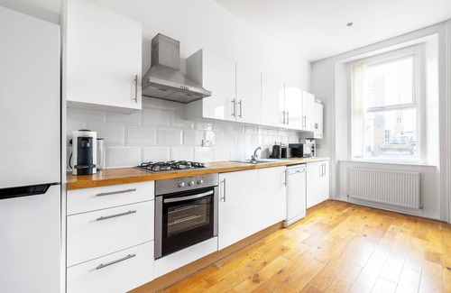 Lancaster Gate Apartment | 2 bedroom comfy flat in Hyde Park