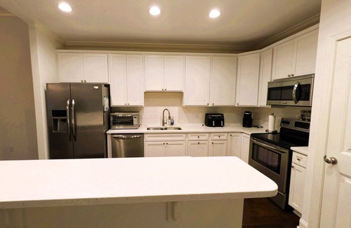 King City Condo | 2-bedroom Condo on St. Simons Island. Pool/Parking/Beach/Food/Bars/Stores, etc.