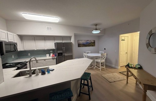 Iona Condo | 2-bedroom condo 10 mins from the Fort Myers beach and Sanibel Island