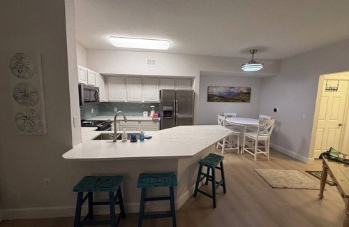 Iona Condo | 2-bedroom condo 10 mins from the Fort Myers beach and Sanibel Island