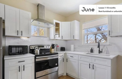 South Manchaca Condo | 2 Bedroom Condo (365854) by Houzlet