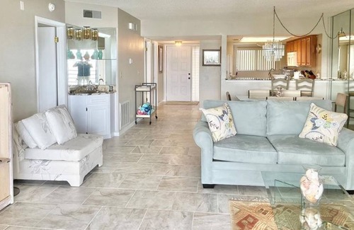 Tierra Verde Condo | 2 Bedroom Condo 426035 by Houzlet