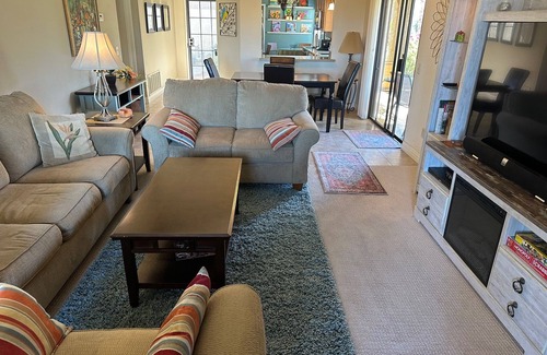 Palm Desert Condo | 2-bedroom condo adjacent to tennis/pickleball courts and swimming pool/jacuzzi