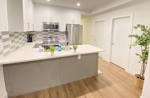 Downtown New Westminster Apartment | 2 Bedroom Condo with Beautiful View *FREE UNDERGROUND PARKING*