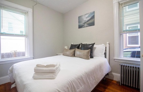 Brighton Apartment | 2 bedroom condo close to Boston and Cambridge with free parkings