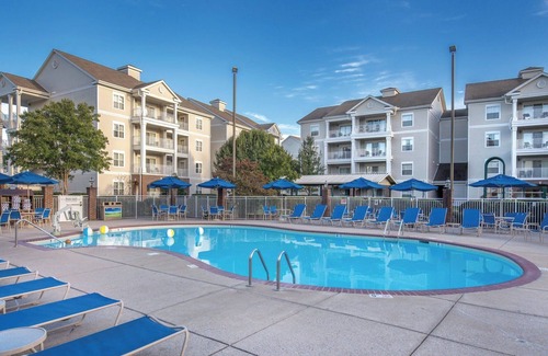 Pennington Bend Condo | 2 bedroom condo for CMA Fest! 1 mile from the Grand Old Opry!