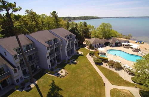 Acme Condo | 2 Bedroom Condo Golf Course Views 5166