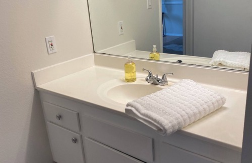 Valencia Condo | 2-bedroom condo in Santa Clarita with WiFi, AC.