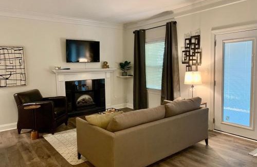 Myers Park Apartment | 2 bedroom condo in heart of CLT