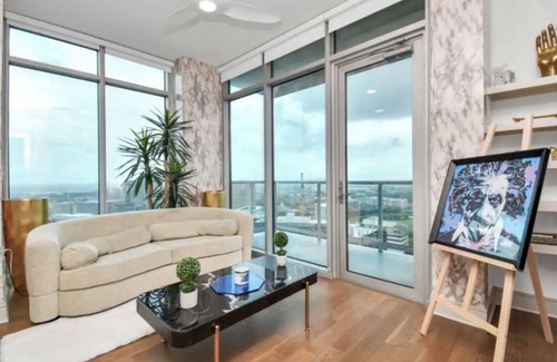South Central Houston Condo | 2-bedroom condo in Heart of Texas Medical Center w/fitness, rooftop pool & more