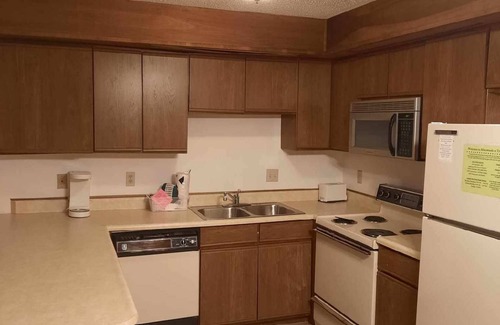 DuBois Condo | 2 Bedroom Condo in Lakeside Resort Community (1 Queen, 2 Twins)
